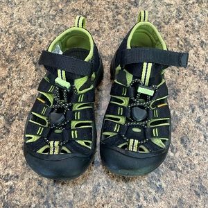 BLACK/GREEN KEENS TODDER SIZE 11